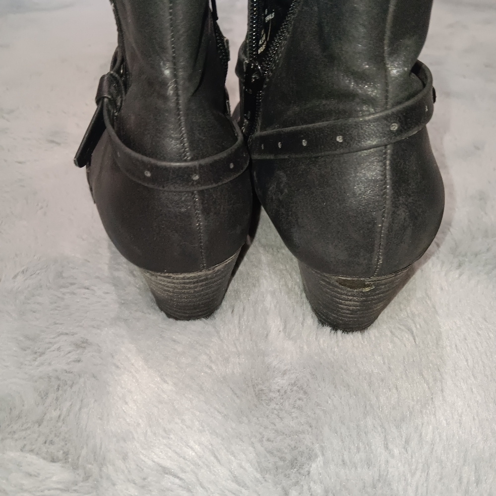 Boots - Picture 5 of 5